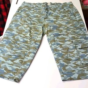 Lucy Camo Capris